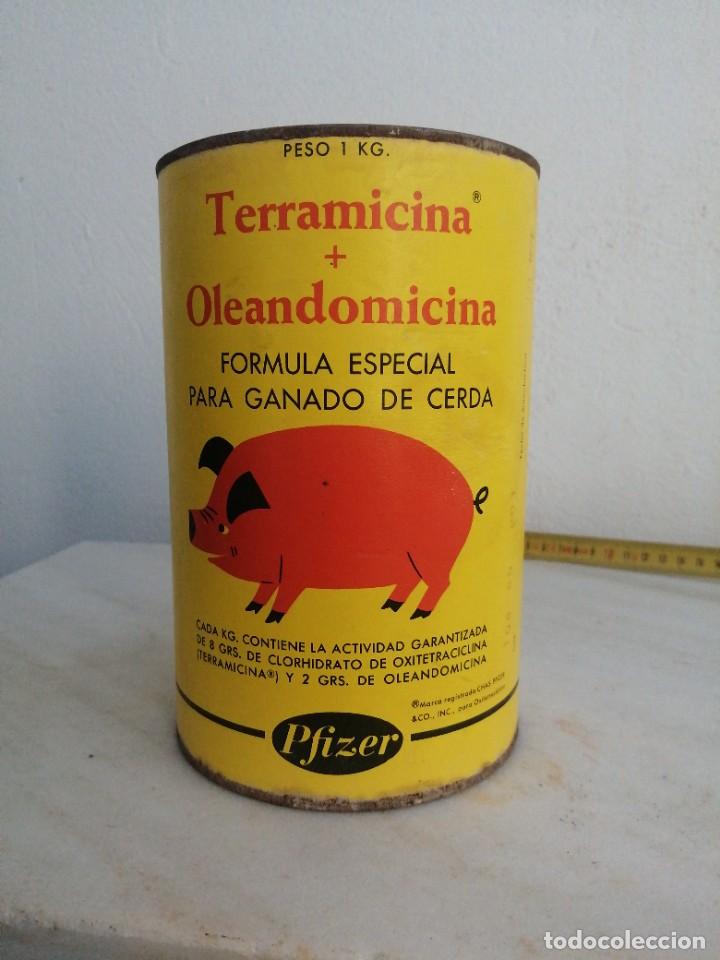 Cajas y cajitas met&aacute;licas: Lata bote a&ntilde;o 1971 ganado cerdo Abascal Pfizer Antonio Toledano Madrid Terramicina Oleandomicina
