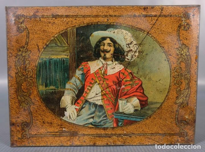 Blechdosen und Kisten: Caja vintage de hojalata con imagen de mosquetero