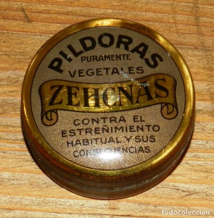 Blechdosen und Kisten: ANTIGUA CAJA DE HOJALATA LITOGRAFIADA CON PUBLICIDAD DE FARMACIA PILDORAS ZEHCNAS - MIDE 3,9 CMS.