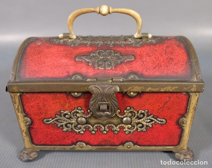 Blechdosen und Kisten: Caja vintage con forma de cofre en hojalata