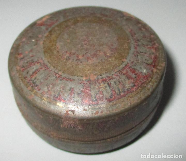 Bo&icirc;tes et petites bo&icirc;tes m&eacute;talliques: Antigua cajita met&aacute;lica, vaselina qu&iacute;micamente pura perfumada, para el cabello
