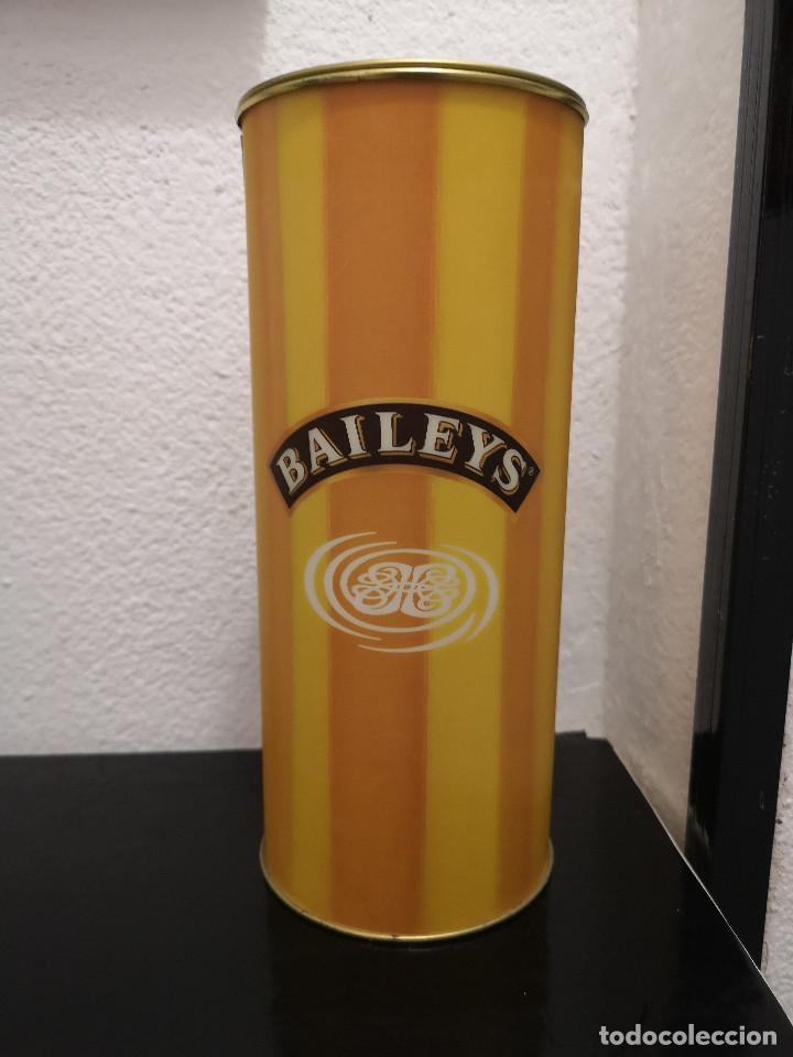 Bo&icirc;tes et petites bo&icirc;tes m&eacute;talliques: CAJA VACIA - BAILEYS - CREMA DE WHISKY - AMARILLA