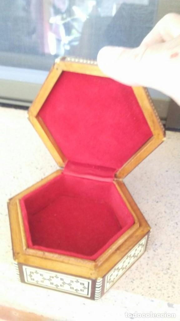 Cajas y cajitas met&aacute;licas: CAJA JOYERO HEXAGONAL MARQUETERIA - Foto 4
