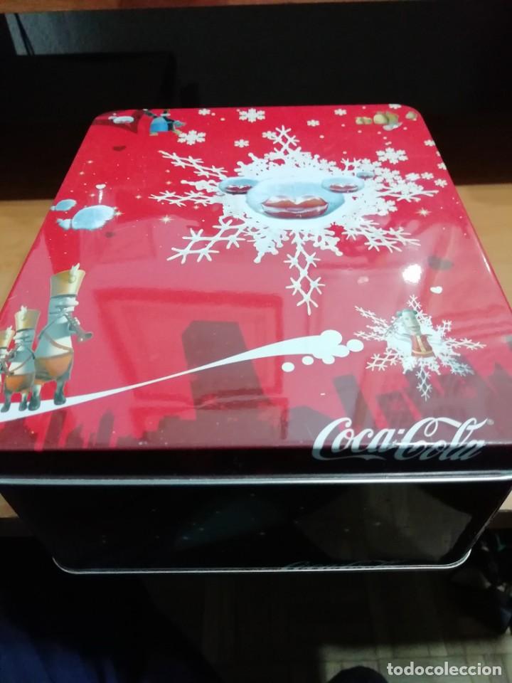 Cajas y cajitas met&aacute;licas: Lote 420. Caja met&aacute;lica vac&iacute;a, de Coca Cola. Navidad