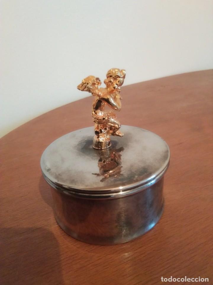 Cajas y cajitas met&aacute;licas: Joyero o cajita metalica rematada con un &aacute;ngel dorado
