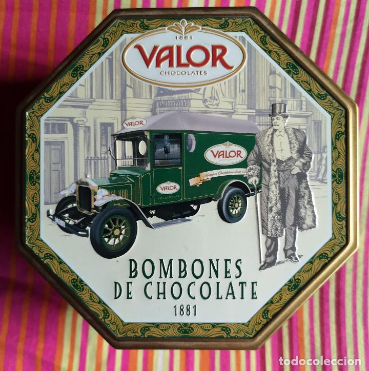 Bo&icirc;tes et petites bo&icirc;tes m&eacute;talliques: CAJA METALICA OCTOGONAL - VALOR - BOMBONES DE CHOCOLATE