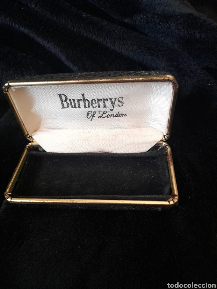 Boxes and metal boxes: Antigua caja Burberrys, London
