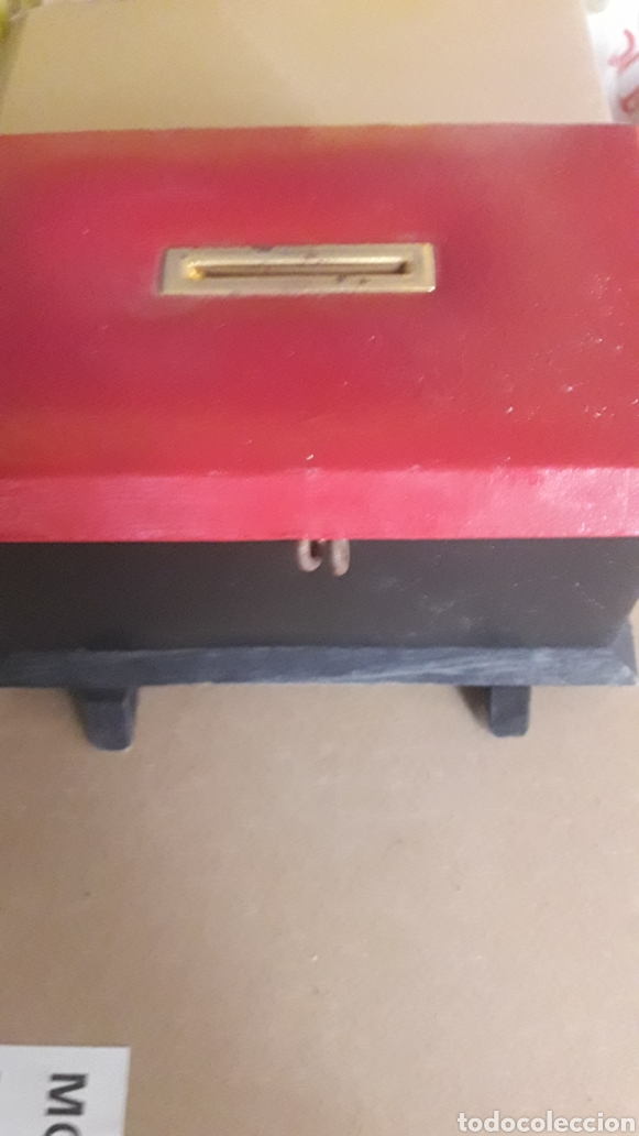 Cajas y cajitas met&aacute;licas: Hucha caja madera