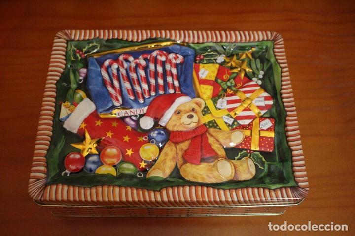 Cajas y cajitas met&aacute;licas: Caja met&aacute;lica infantil con relieve en su tapadera.