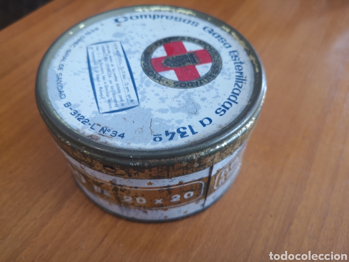 Cajas y cajitas met&aacute;licas: Lata antigua de compresas. - Foto 1