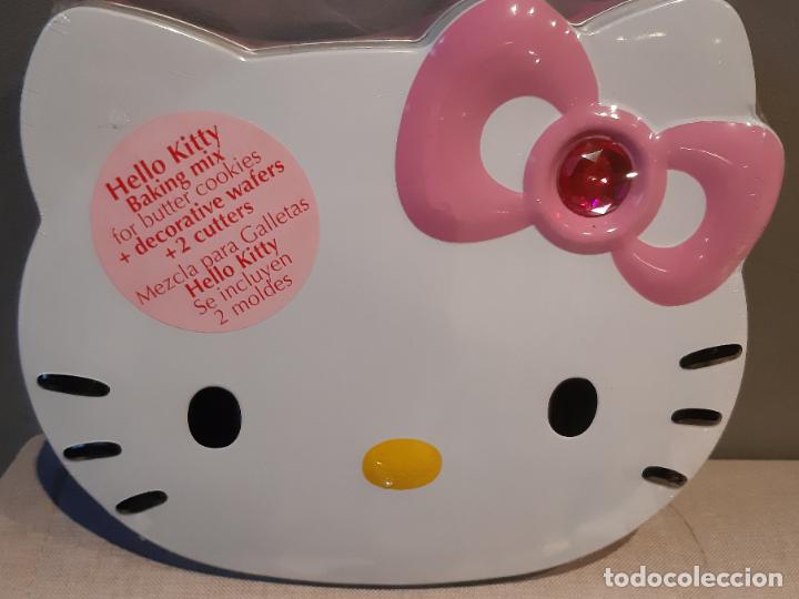 Cajas y cajitas met&aacute;licas: CAJA DE LATA CON FORMA GATA HELLO KITTY TODAV&Iacute;A CON PRECINTO,CON DETALLE EN EL LAZO,CONTIENE MOLDES
