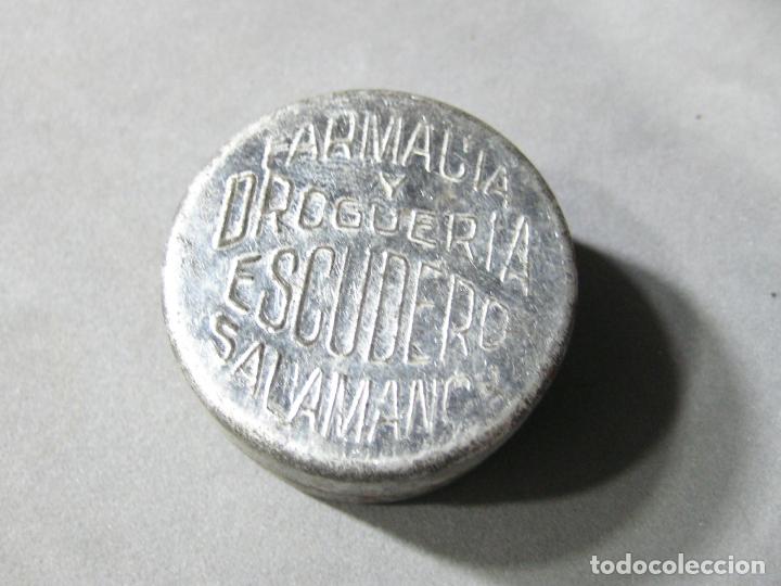 Boxes and metal boxes: CAJA DE LATA ESTAMPADA DE LA FARMACIA Y DROGUER&Iacute;A ESCUDERO. SALAMANCA. 4 CMS DE DIAMETRO