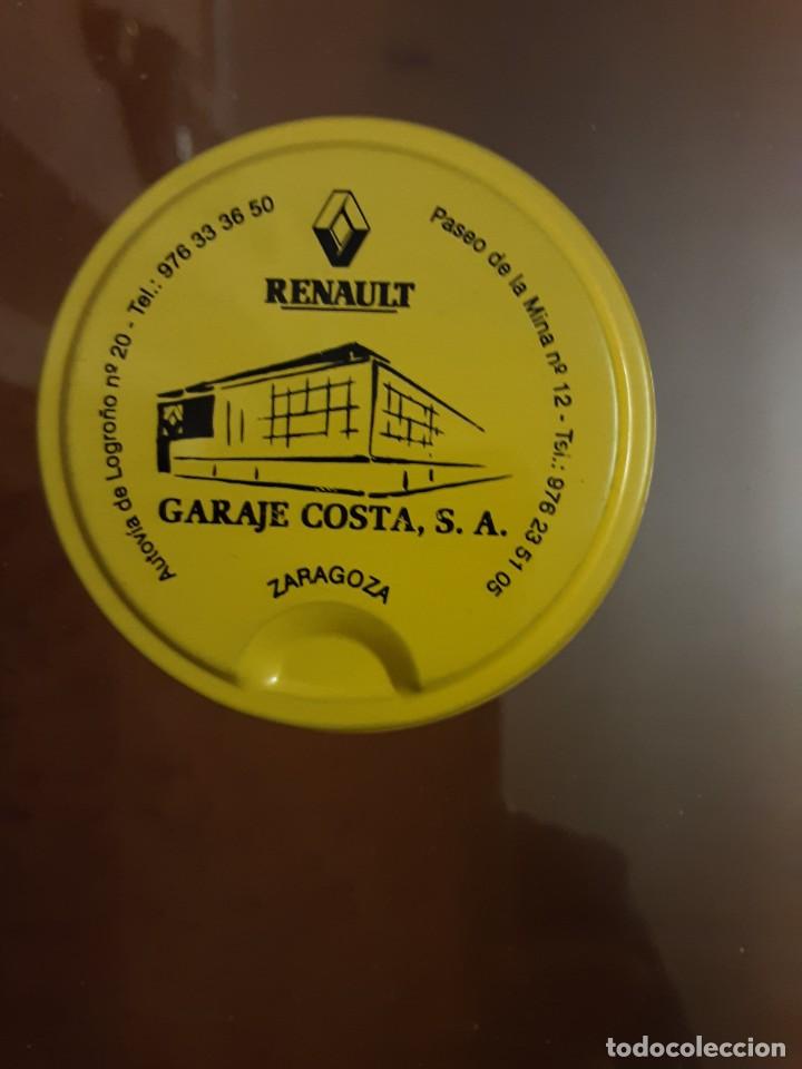 Cajas y cajitas met&aacute;licas: Antigua cajita met&aacute;lica vac&iacute;a, con publicidad RENAULT del Garaje Costa de Zaragoza