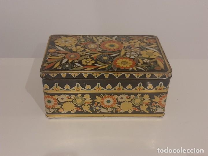 Cajas y cajitas met&aacute;licas: CAJA COLACAO METAL RECTANGULAR MOTIVOS DIBUJOS FLORES. 10X15X22 CM.