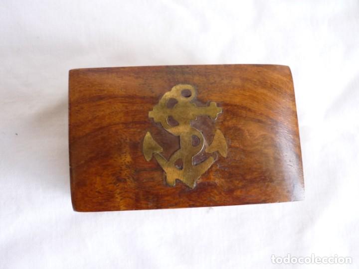 Cajas y cajitas met&aacute;licas: Cajita de madera con ancla de bronce - Foto 2