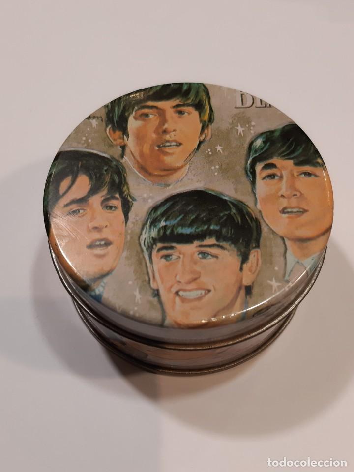 Cajas y cajitas met&aacute;licas: THE BEATLES CAJA DE HOJALATA DI&Aacute;METRO 8,5 CMS (GBM)