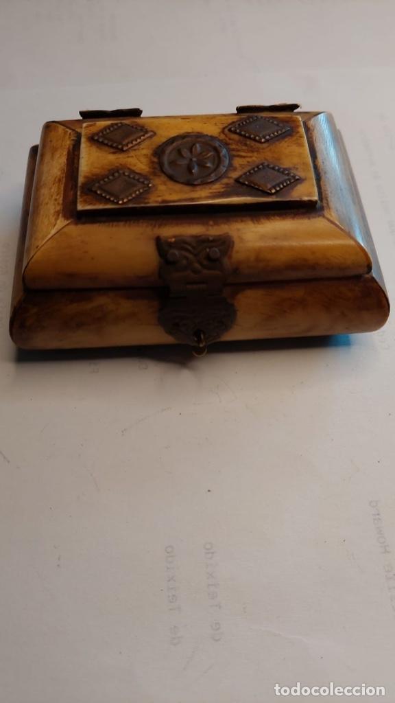 Cajas y cajitas met&aacute;licas: Peque&ntilde;o joyero con lat&oacute;n