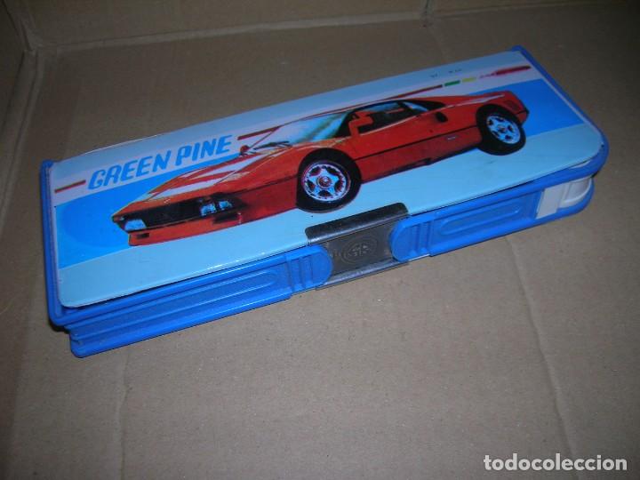 Cajas y cajitas met&aacute;licas: Caja plumier de metal y pl&aacute;stico SB. Green Pine Qianbihe. A&ntilde;os 90. Tiene sacapuntas incorporado.
