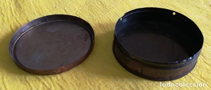Blechdosen und Kisten: ANTIGUA CAJA MET&Aacute;LICA DE GASAS ( O ALGOD&Oacute;N) - Di&aacute;metro: 11 CM ; Alto: 3 cm - PJRB