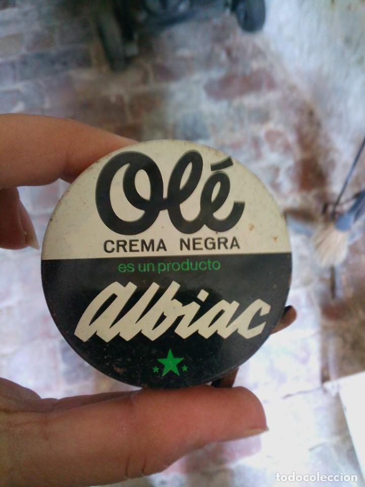 Cajas y cajitas met&aacute;licas: Antigua lata crema zapatos albiac ole