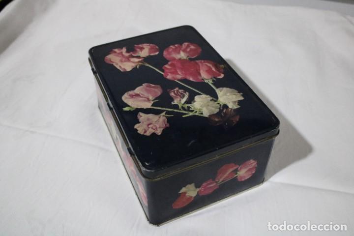 Cajas y cajitas met&aacute;licas: ANTIGUA CAJA DE LATA DE COLA-CAO