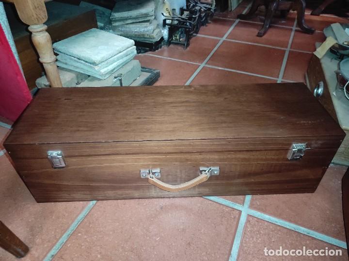 Cajas y cajitas met&aacute;licas: Antigua Maleta de Madera para el Transporte de rollos de Tela - Vives y Mar&iacute; S.L -