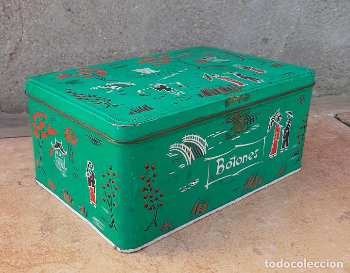 Cajas y cajitas met&aacute;licas: lata cola cao antigua, verde, botones