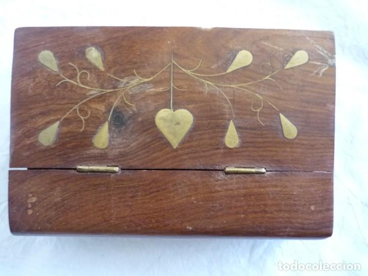 Cajas y cajitas met&aacute;licas: Caja de madera en forma de libro con detalles de lat&oacute;n - Foto 2