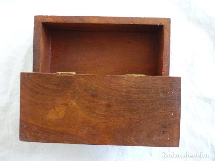 Cajas y cajitas met&aacute;licas: Caja de madera en forma de libro con detalles de lat&oacute;n - Foto 3
