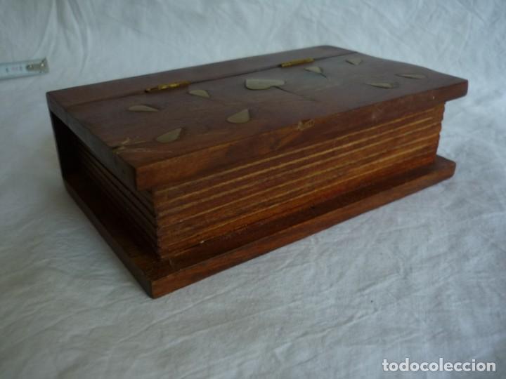 Cajas y cajitas met&aacute;licas: Caja de madera en forma de libro con detalles de lat&oacute;n - Foto 4