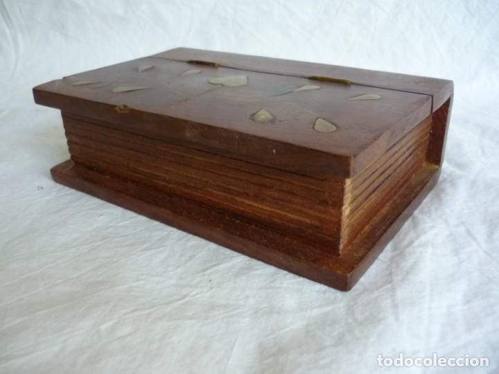 Cajas y cajitas met&aacute;licas: Caja de madera en forma de libro con detalles de lat&oacute;n - Foto 5