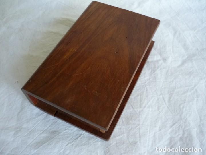 Cajas y cajitas met&aacute;licas: Caja de madera en forma de libro con detalles de lat&oacute;n - Foto 7