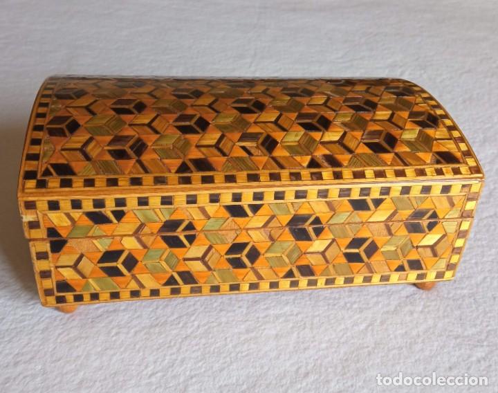 Cajas y cajitas met&aacute;licas: caja de madera, marqueter&iacute;a geom&eacute;trica. - Foto 1