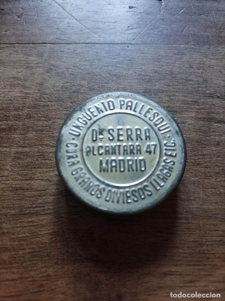 Bo&icirc;tes et petites bo&icirc;tes m&eacute;talliques: Antigua lata Ung&uuml;ento Pallesqui Madrid cura granos ,llagas Farmacia