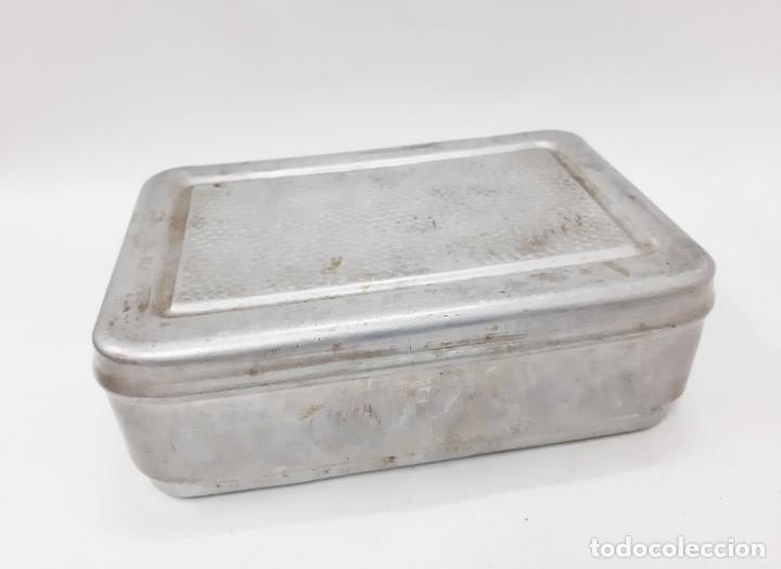 Cajas y cajitas met&aacute;licas: Caja de almacenamiento de alimentos de aluminio de dos piezas vintage