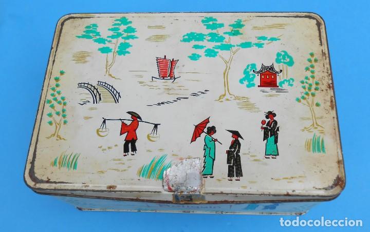 Cajas y cajitas met&aacute;licas: Cajita metalica botiquin de Cola Cao. Caja de propaganda Cola-Cao.