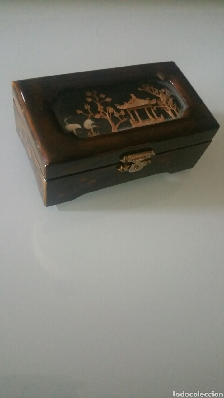 Cajas y cajitas met&aacute;licas: Peque&ntilde;o joyero lacado.