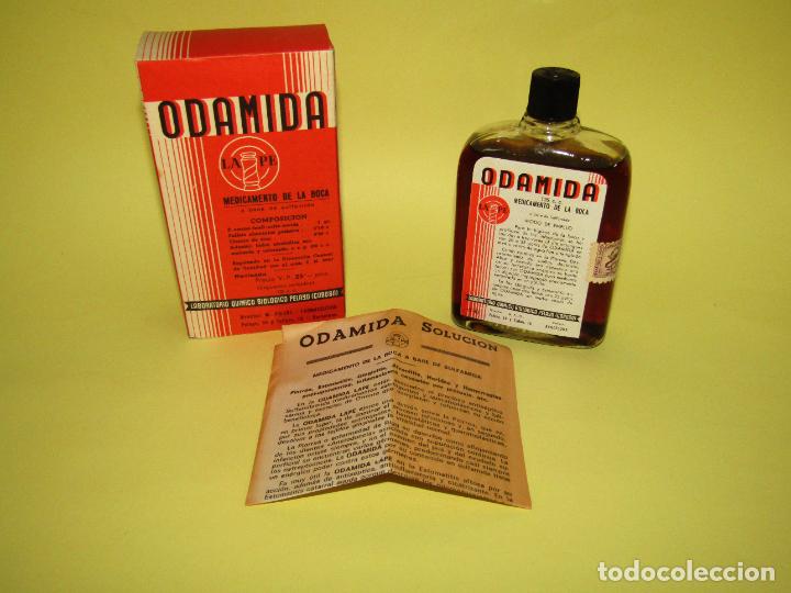 Blechdosen und Kisten: Antigua Caja con Frasco de Medicamento de la Boca ODAMIDA- A&ntilde;o 1960s.