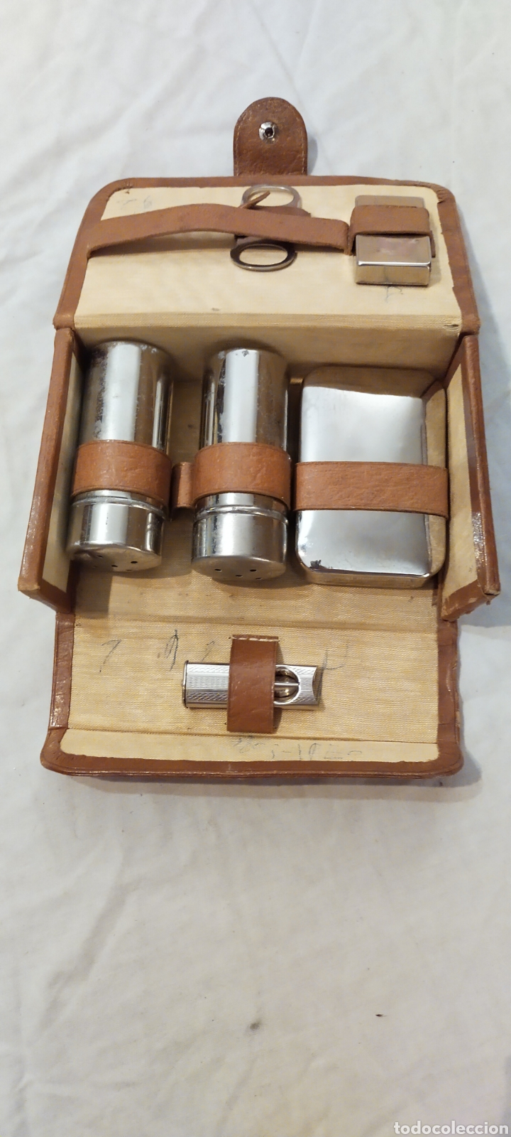 Cajas y cajitas met&aacute;licas: Neceser de viaje en cuero - Foto 1