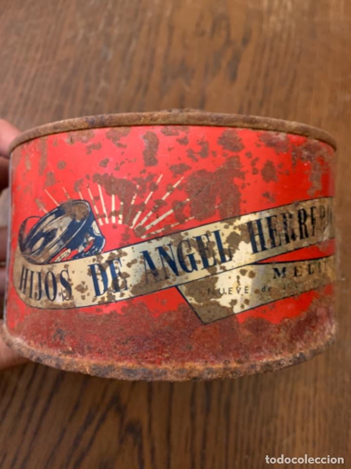 Bo&icirc;tes et petites bo&icirc;tes m&eacute;talliques: ANTIGUA LATA DE CONSERVAS HIJOS DE ANGEL HERRERO VELASCO , MELILLA