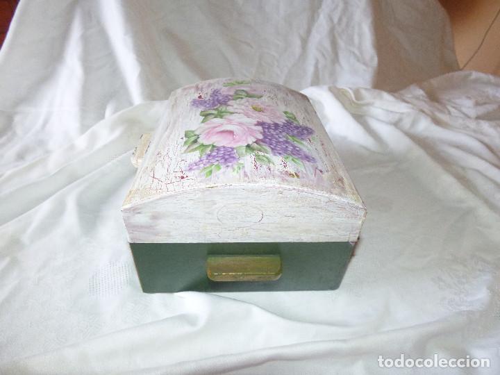 Cajas y cajitas met&aacute;licas: Cofre joyero,madera ,decorado a mano. - Foto 2