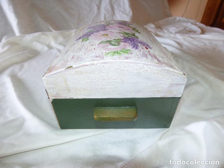 Cajas y cajitas met&aacute;licas: Cofre joyero,madera ,decorado a mano. - Foto 5