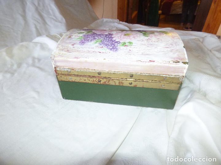 Cajas y cajitas met&aacute;licas: Cofre joyero,madera ,decorado a mano. - Foto 6