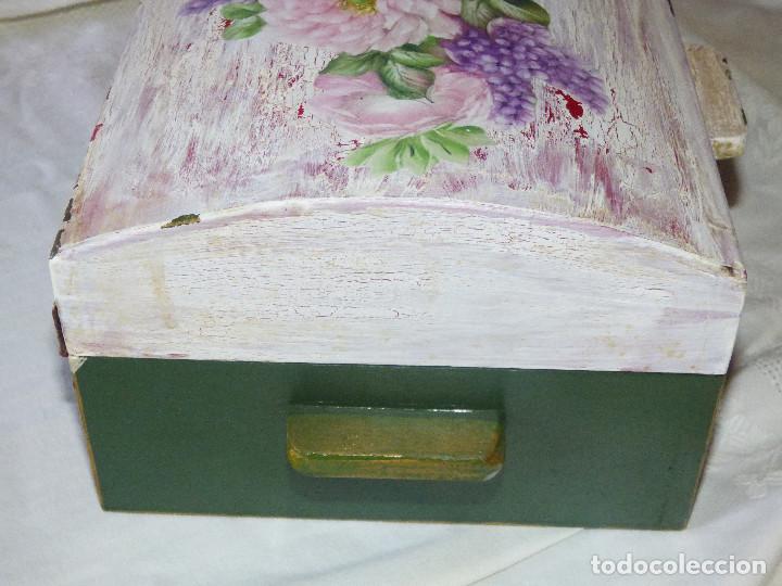 Cajas y cajitas met&aacute;licas: Cofre joyero,madera ,decorado a mano. - Foto 8