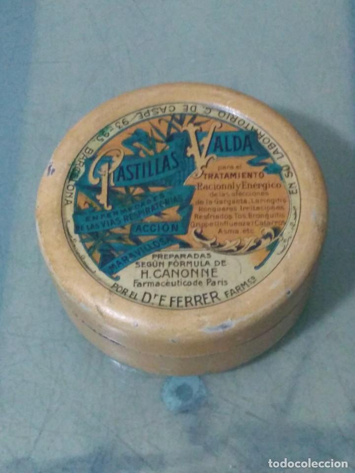 Blechdosen und Kisten: CAJA ANTIGUA LATA &rdquo;VALDA PASTILLAS&rdquo;. VAC&Iacute;A.