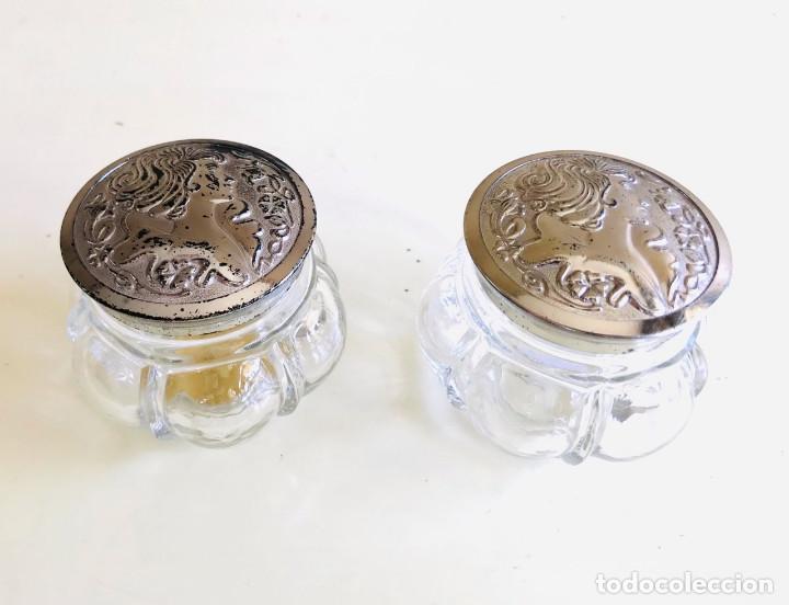 Cajas y cajitas met&aacute;licas: LOTE DOS BOTES DE CREMA AVON VACIOS ENVASES DE BA&Ntilde;O DE CRISTAL CON TAPA DISE&Ntilde;O ART DECO
