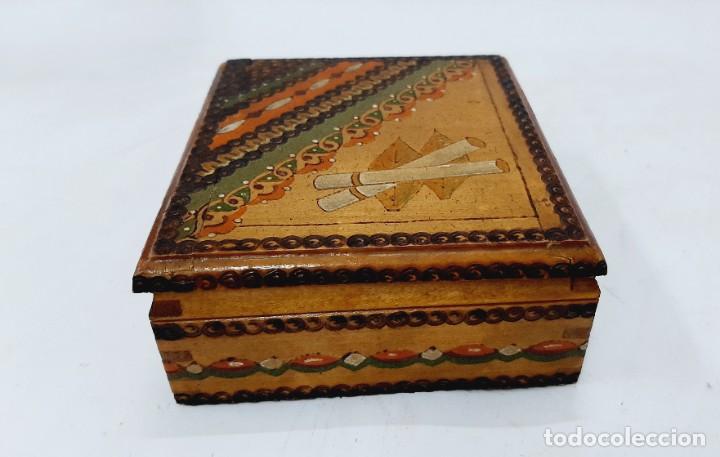 Cajas y cajitas met&aacute;licas: Caja de cigarrillos de pirograbado de madera vintage, caja de tabaco (6.4)