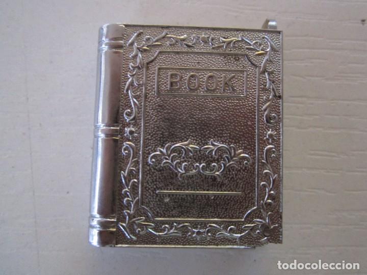 Cajas y cajitas met&aacute;licas: PASTILLERO METALIICO LIBRO - Foto 1