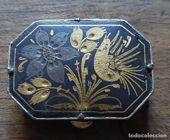 Cajas y cajitas met&aacute;licas: Antigua caja latilla pastillero damasquinado Toledo