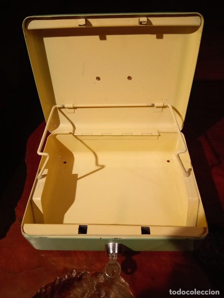 Casse e cassette metalliche: CAJA DE CAUDALES METALICA MARCA ARFE CON LLAVE 23X19X8 CM